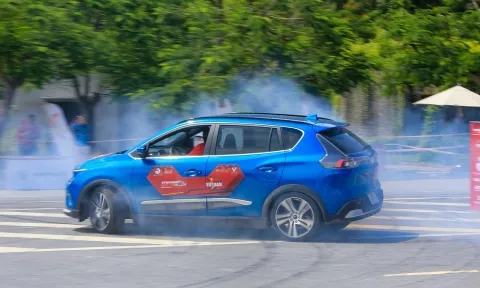 Xe điện Vinfast VF e34 trông cực 'khét' khi được dùng làm xe đua