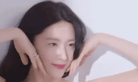 Giật mình nhan sắc lão hóa ngược của 'nữ thần' Lee Young Ae ở tuổi 51