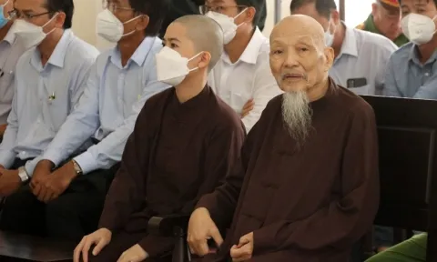 CHÍNH THỨC: 'Thầy ông nội' Lê Tùng Vân lĩnh án 5 năm tù 