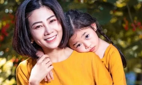 Ngỡ ngàng nhan sắc con gái Mai Phương và Phùng Ngọc Huy sau 2 năm mất mẹ