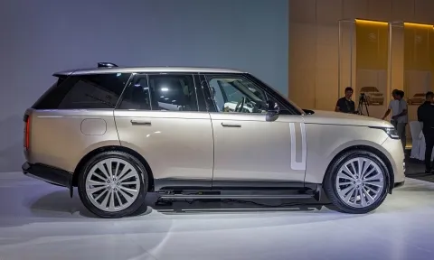 Range Rover 2022 chính thức ra mắt tại Việt Nam, được so sánh với Mercedes-AMG G63
