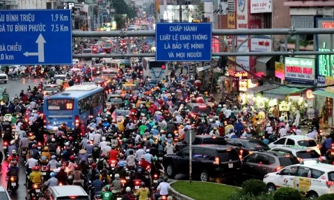 Bất ngờ tỷ lệ đi xe máy và ô tô ở các vùng miền trên cả nước