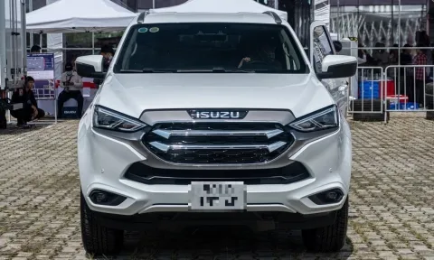 Isuzu mu-X 2022 giảm giá mạnh tay tại đại lý, quyết đối đầu Fortuner và Everest
