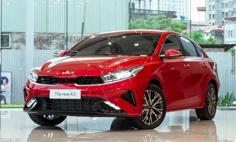 Kia K3 giảm giá, chính thức 'tuyên chiến' với Mazda3 và Corolla Altis 'tháng cô hồn'