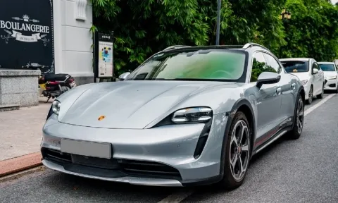 Porsche Taycan sang 2023 giảm sâu chưa từng có lên tới 700 triệu nhờ hưởng lợi chính sách
