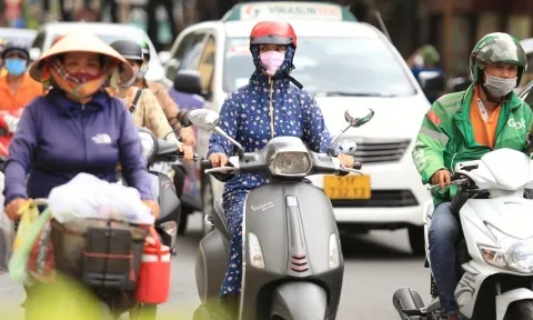 Cảnh báo nắng nóng ở Bắc và Trung Bộ trước khi mưa dông diện rộng