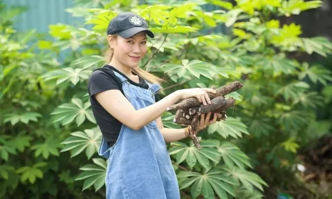 Mỹ Tâm hóa cô nông dân làm vườn, nhan sắc tuổi 41 khiến dân tình ngỡ ngàng
