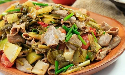 Hướng dẫn cách nấu món lòng xào dưa ngon, đưa cơm ai cũng làm được