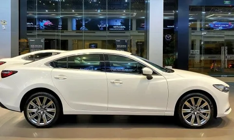 Mazda6 tung ưu đãi giảm giá 60 triệu đồng, cạnh tranh cực gắt với Camry và K5