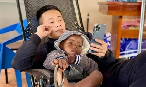 Lôi Con miệt mài tập tành hát 'Con cò bé bé', clip mới nhất xứng đáng 'đỉnh của chóp'