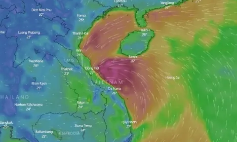 Cập nhật: Bão Noru càn quét miền Trung thổi bay nóc nhà, suy yếu thành áp thấp nhiệt đới 