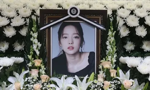 Án tù nhẹ nhàng cho bạn trai 'thiên thần' Goo Hara, vì trầm cảm đến túng quẫn