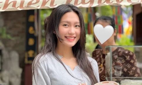 Hình ảnh cực hiếm của Đoàn Văn Hậu và bạn gái trong chuyến hẹn hò ý nghĩa
