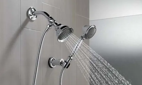 4 tác dụng tuyệt vời từ việc tắm dưới vòi hoa sen khiến bạn kinh ngạc