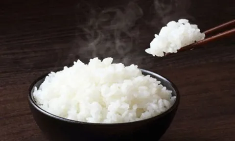 Mẹo nấu cơm và bảo quản để không bị thiu trong mùa hè