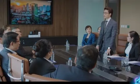Thương ngày nắng về 2 tập 42: Nghẹt thở cuộc họp tìm Tổng giám đốc Hoàng Kim, Phong ghen ra mặt với Vân