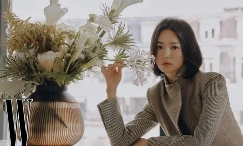 Song Hye Kyo vẻ đẹp tỏa sáng một góc trời Pháp, xứng danh đẳng cấp minh tinh châu Á