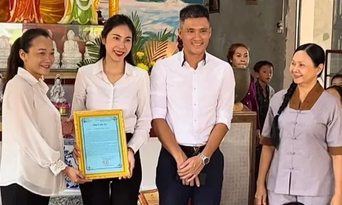 Thủy Tiên và Công Vinh gặp phải tình cảnh khó thấu sau khi miệt mài từ thiện, bất chấp thị phi trong quá khứ