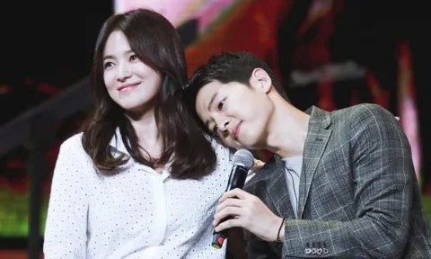 Song Hye Kyo và Song Joong Ki đồng lòng đến lạ giữa lúc nghi vấn hôn nhân về cuộc hôn nhân giả dối gây xôn xao