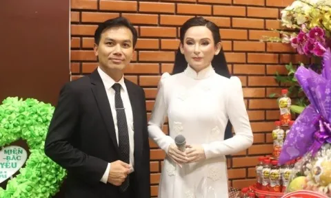 Giỗ đầu Phi Nhung, rơi nước mắt vì hành động mà Mạnh Quỳnh làm cho 'người tình âm nhạc'
