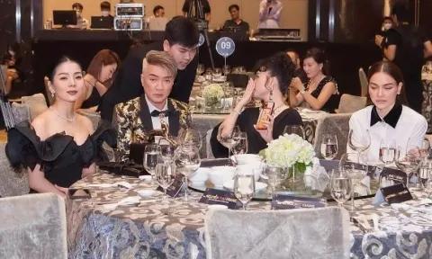 Đàm Vĩnh Hưng cư xử 'kỳ lạ' với Hồ Ngọc Hà và Lệ Quyên: 'Nữ hoàng phòng trà' lập tức có hành động cao tay