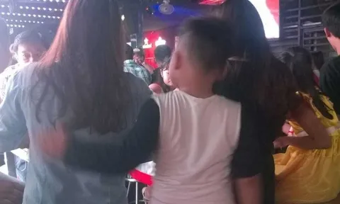 Hà Nội: 2 thiếu niên vào quán bar chơi hết 25 triệu đồng, 5 người bị khởi tố