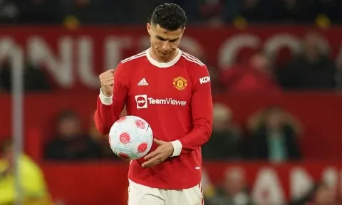 Ronaldo 'xuống nước', xác nhận sẽ đá trận đầu tiên cho MU kể từ đầu mùa hè 2022