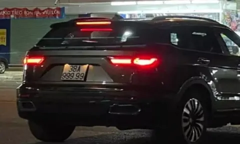  Hà Tĩnh: Xe biển giả mang số siêu VIP ngang nhiên đi trên phố