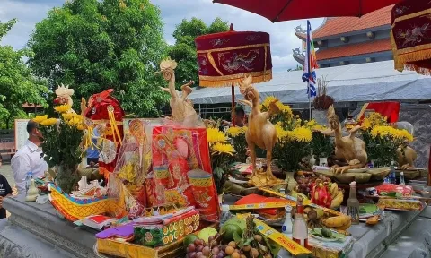 Đến hẹn lại lên: Mâm cỗ 'gà bay' cúng rằm độc đáo của 1 dòng tộc ở Hà Tĩnh khiến nhiều người trầm trồ