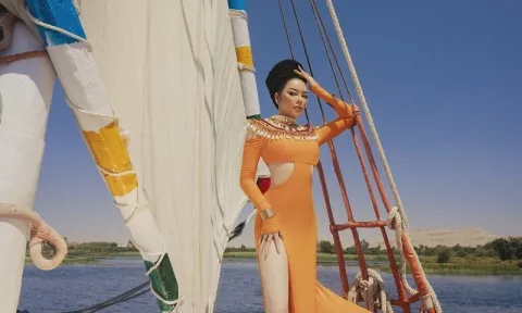 Chất như 'mợ chảnh' Lý Nhã Kỳ, bao trọn du thuyền Sông Nin chụp ảnh