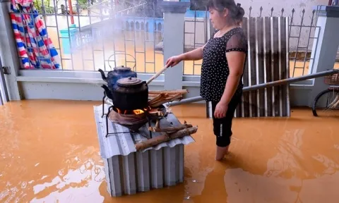 Hà Nội: Nước sông Bùi dâng cao, người dân không dám ngủ vì sợ lũ về bất chợt