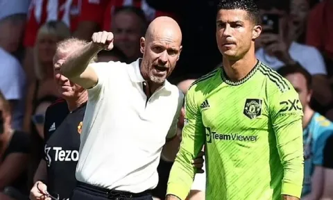 Huyền thoại Man UTD chê Ten Hag đối xử Ronaldo không công bằng, sẽ đến lúc 'Quỷ đỏ' xin CR7 ở lại