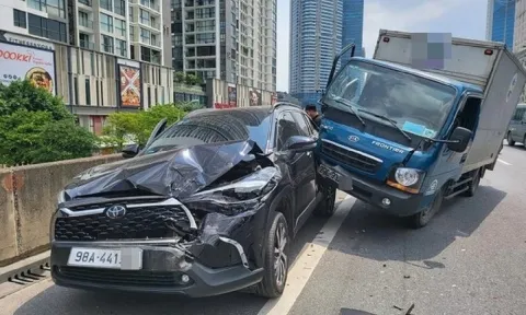 Tai nạn liên hoàn 3 trên đường Vành đai 3: Xe tải cưỡi lến 'xế hộp'