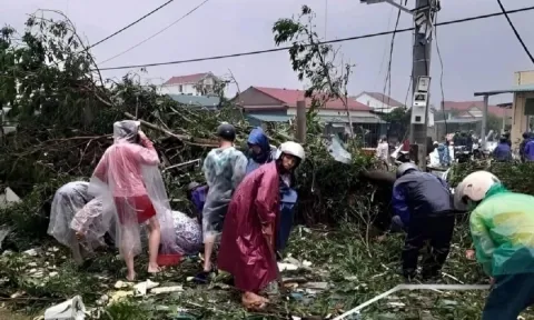 Cận cảnh sức công phá khủng khiếp của bão Noru ở Quảng Trị