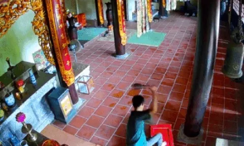 Thanh niên vào chùa đập phá hòm công đức trộm tiền giữa ban ngày