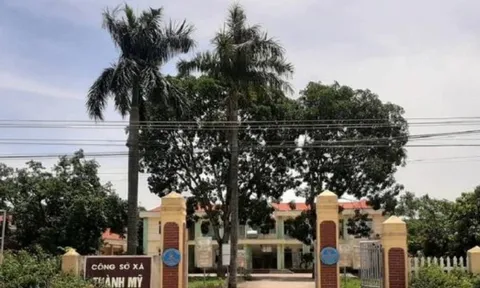 Khai trừ khỏi Đảng, cách chức Chủ tịch xã bị bắt 'tòm tem' với cấp dưới tại trụ sở 