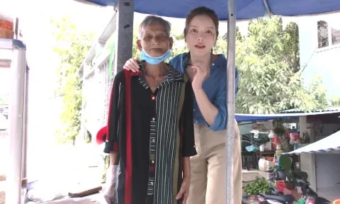 Lý Nhã Kỳ bất ngờ thông báo chuyển nghề 'bán hủ tiếu', hành động phía sau gây thích thú 
