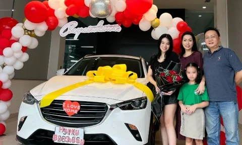 Con gái Trịnh Kim Chi 20 tuổi được mẹ 'tậu' xe sang, nhan sắc thuộc hạng đối thủ 'ái nữ' nhà Quyền Linh 