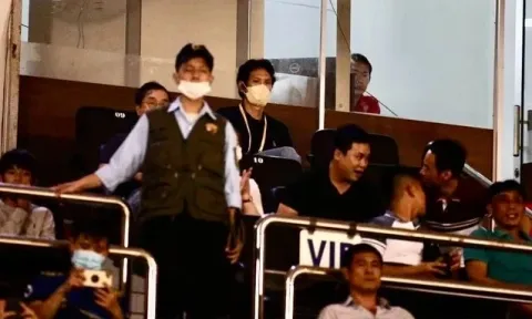 Hai vị khách 'đặc biệt' xuất hiện trên khán đài sân Thống Nhất ở trận HAGL thắng TP.HCM