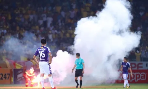 Trận Hà Nội FC vs HAGL: Pháo sáng cùng vật dụng nguy hiểm bị cấm đem vào sân