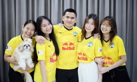 HLV Kiatisak được tiếp 'doping' trước thềm trận HAGL vs Hải Phòng