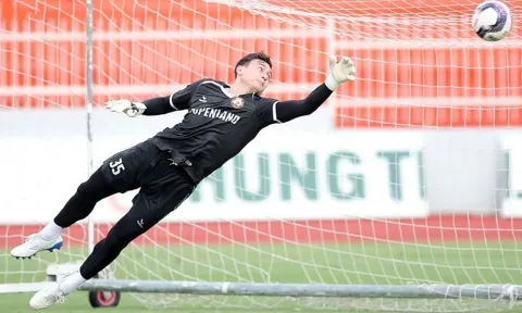 Văn Lâm trở lại tập luyện, sẵn sàng cho trận ra mắt V-League 2022