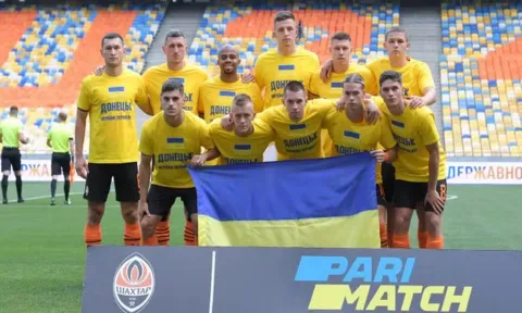Trái bóng tròn vẫn lăn giữa mưa bom bão đạn tại Ukraine