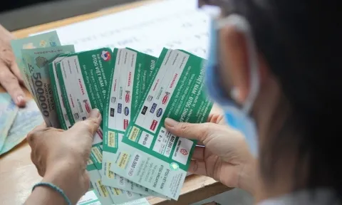 Giá vé 'chợ đen' trận ĐT Việt Nam gặp Singapore khiến NHM ngạc nhiên