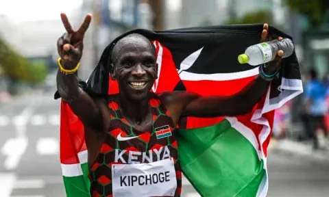 VĐV điền kinh Eliud Kipchoge tự phá kỷ lục thế giới tại giải Berlin Marathon