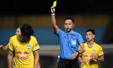 Trọng tài Ngô Duy Lân được trở lại cầm còi ở V-League 2022
