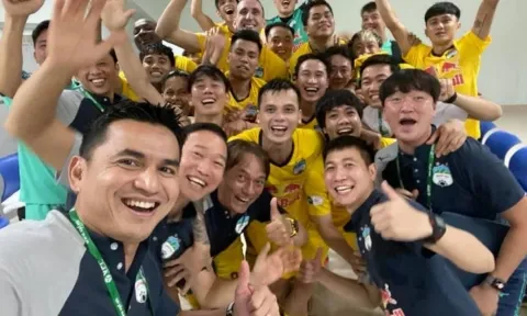 Truyền thông Thái Lan đánh giá về khả năng chia tay HAGL của HLV Kiatisak