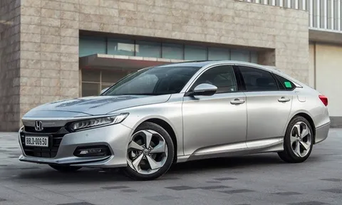Honda Accord 2020 'chơi lớn' giảm giá sốc hàng trăm triệu tại đại lý khiến Toyota Camry 'trố mắt'