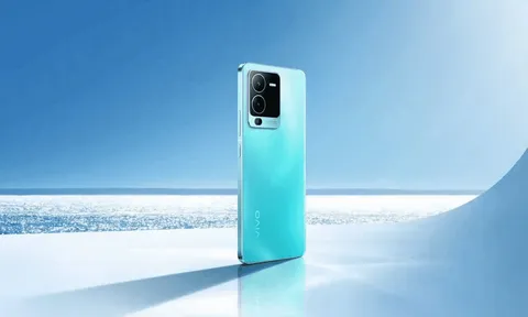 Hé lộ hình ảnh đầu viên của vivo V25 Pro: Thiết kế khá giống S15 Pro với màu xanh ngọc bắt mắt