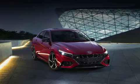 Lộ diện Hyundai Elantra mới trước thềm ra mắt, Kia K3 và Toyota Corolla Altis sắp ‘thất sủng’